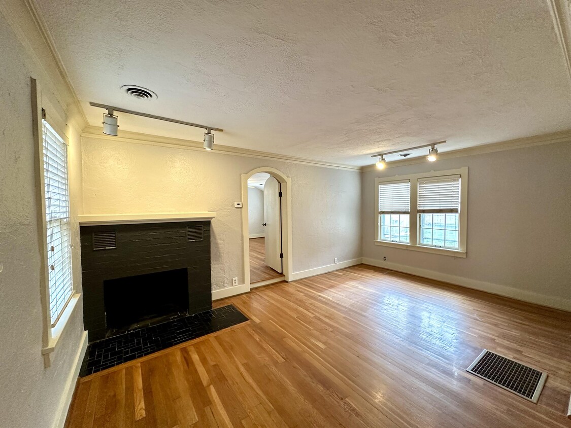 Foto principal - 7427 W 69th St