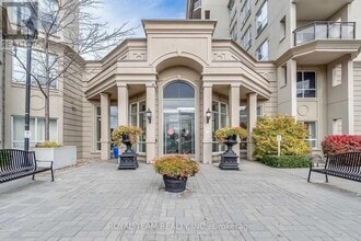 Building Photo - 2 Maison Parc Ct