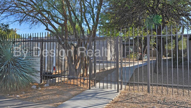 Building Photo - 630 E Elm St