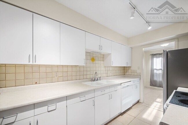 Building Photo - 3161 Plaza Blanca