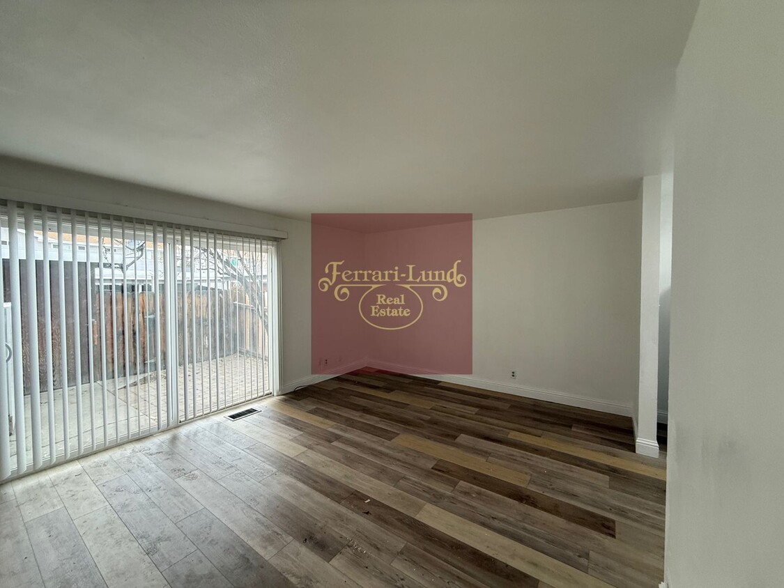 Foto del edificio - Townhome in Reno, 2 bedroom 1.5 bathroom -...