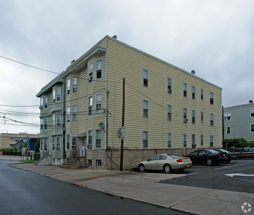 Foto del edificio - 19 Kingsland Ave
