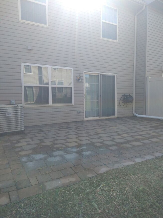 Foto del edificio - MOVE IN READY - 3 Bed 2.5 Bath Carlisle PA