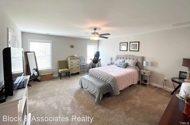 Building Photo - 3 br, 2.5 bath House - 512 Barneswyck Dr
