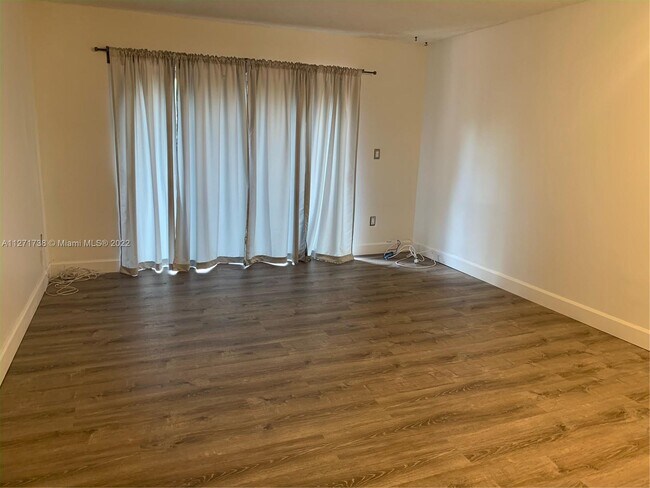 Foto del edificio - 890 SW 129th Pl