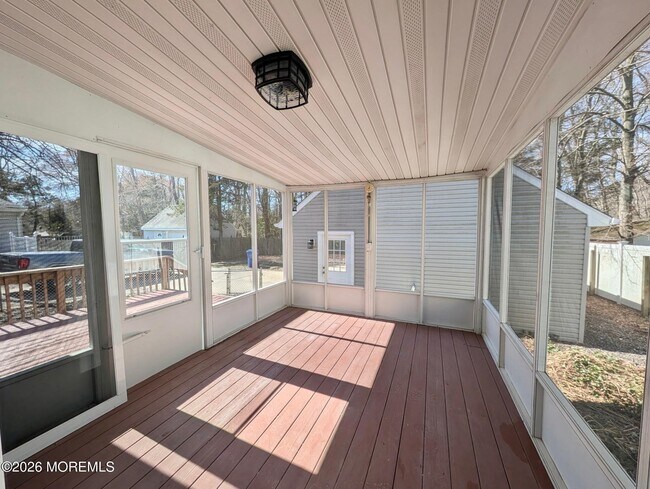 Foto del edificio - 73 S Shore Dr