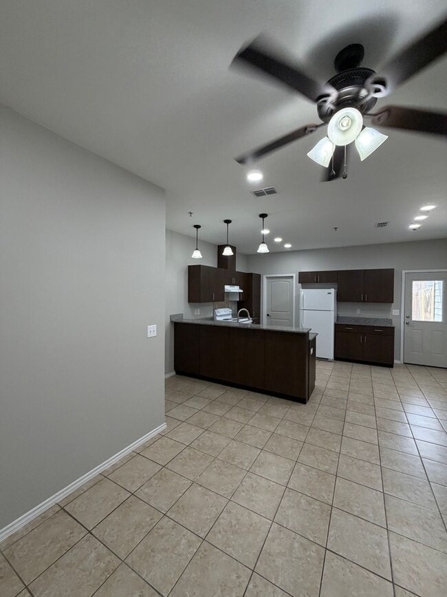 Building Photo - 306 S 25th St