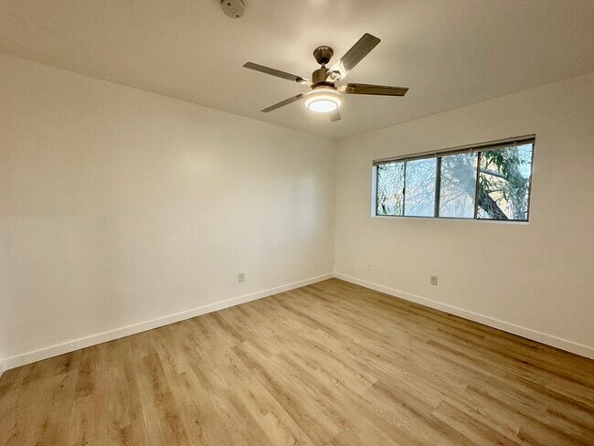 Foto del edificio - 906 Harkness Ln