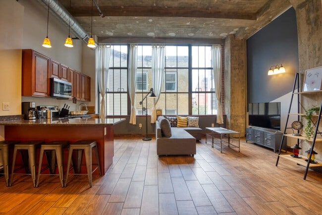 Building Photo - 525 N 11th St