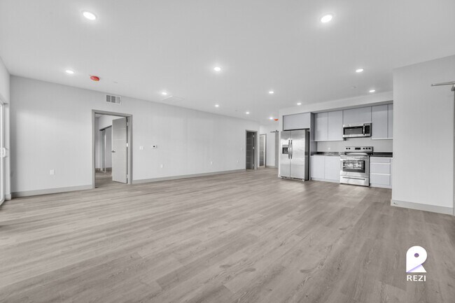 Building Photo - 7040 Woodman Ave