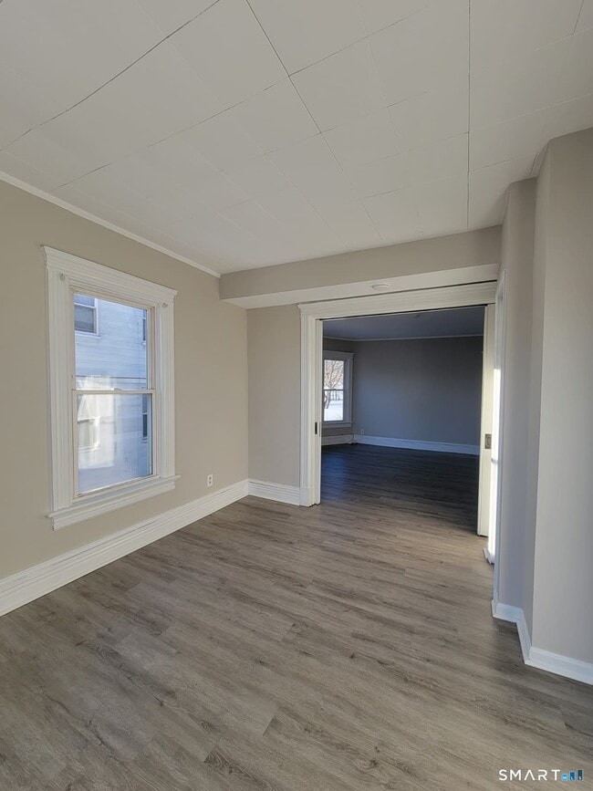 Building Photo - 187 Hart St