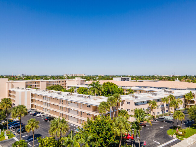 Building Photo - Leisure Gardens