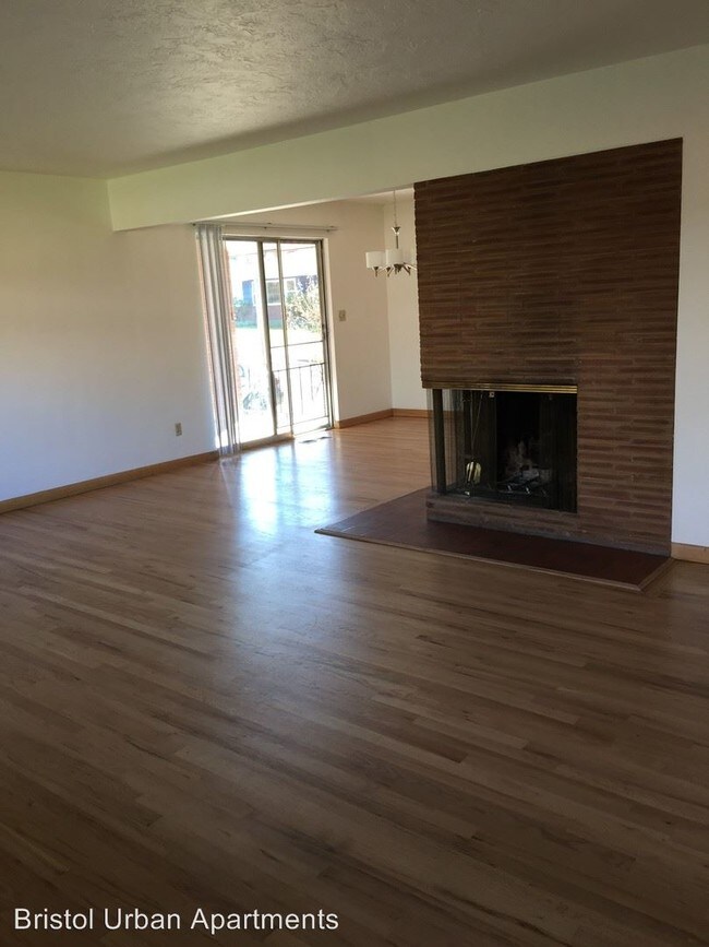 Building Photo - 6206 E Burnside St