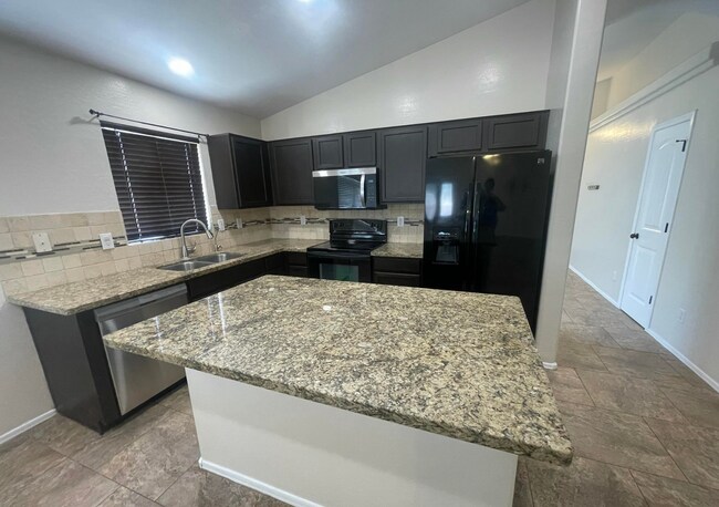 Foto del edificio - 24403 N Oasis Blvd