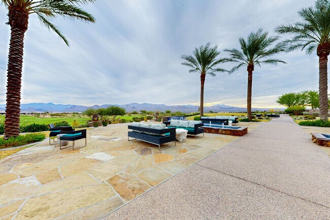 Foto del edificio - 18328 E Spring Valley Ct