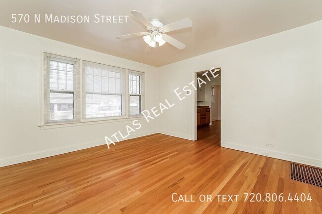 Building Photo - 2 weeks free rent!! Amazing 3 Bed 2 Bath D...
