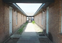 - 910 W Cherokee Ave