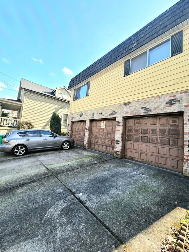 Building Photo - 1178 SE Pershing St
