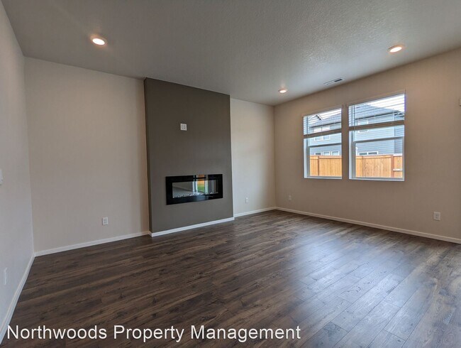 Building Photo - 4 br, 2.5 bath House - 2894 V St