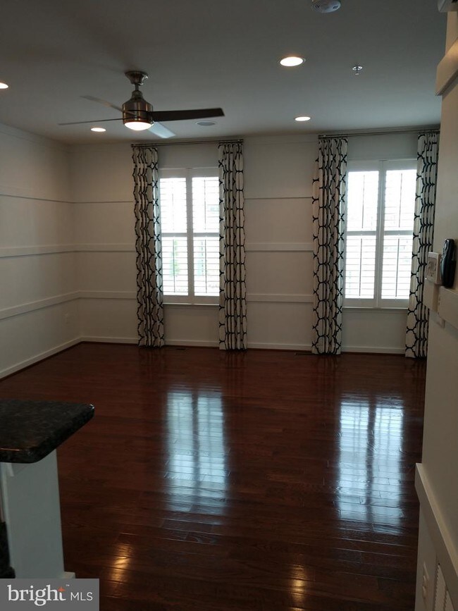 Building Photo - 2601 Osprey Way N