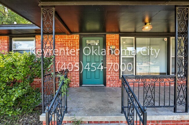Foto del edificio - 1524 Rowena Ln