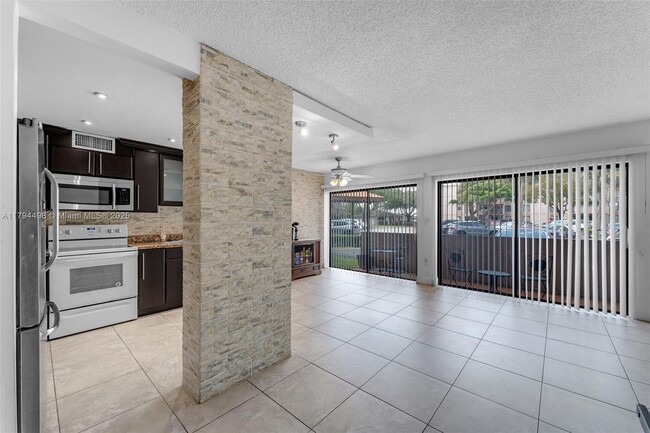 Foto del edificio - 5800 SW 127th Ave