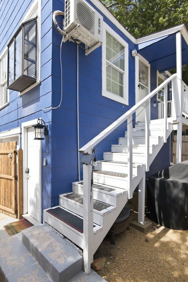 Building Photo - 908 Haskell St