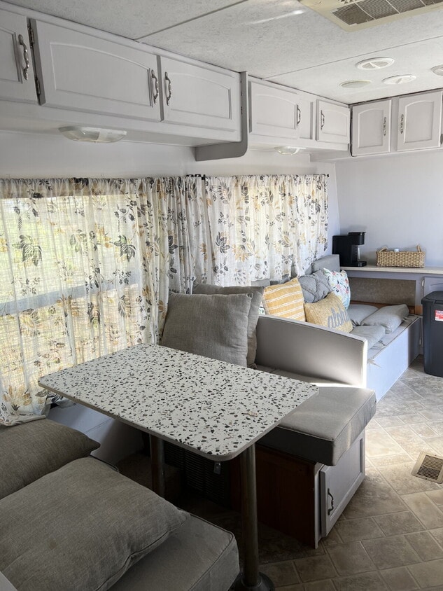Building Photo - "Cozy Coastal Retreat: Charming 1-Bedroom ...