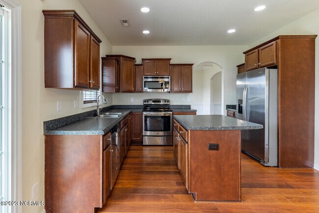 Foto del edificio - 913 Roswell Ln