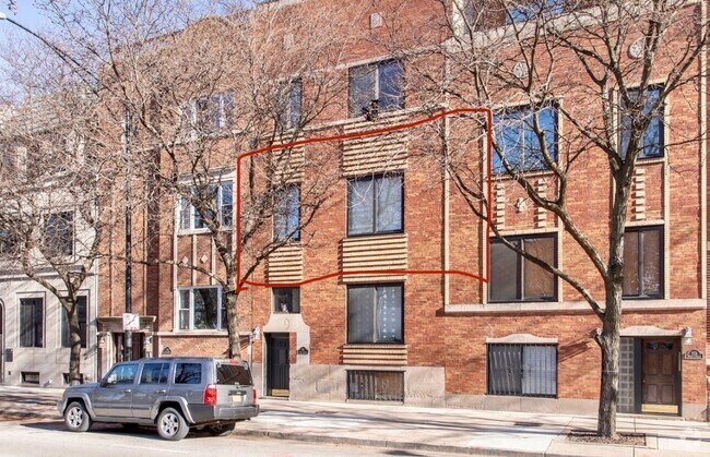 Building Photo - 857 N La Salle Dr