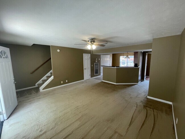 Foto del edificio - Prater Ct Townhome!