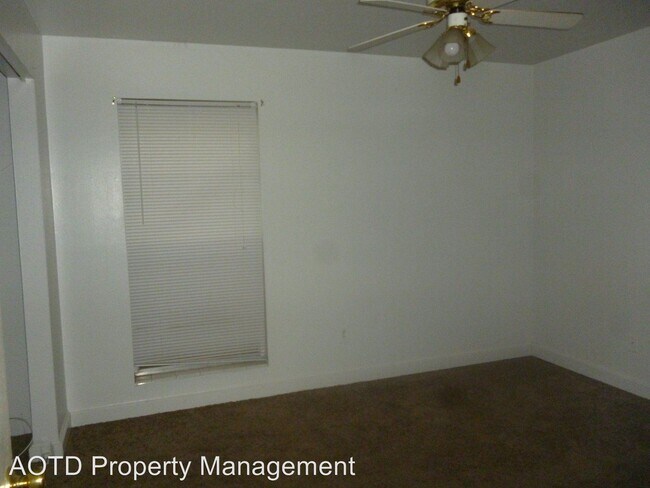 Building Photo - 457 White Dr