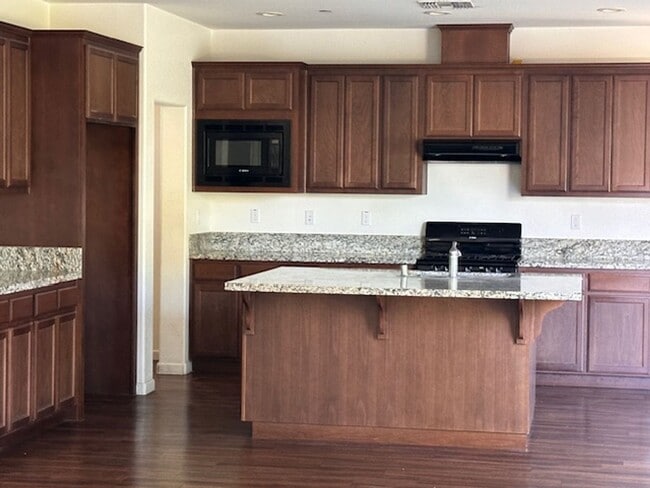 Building Photo - 18281 Parkside Dr