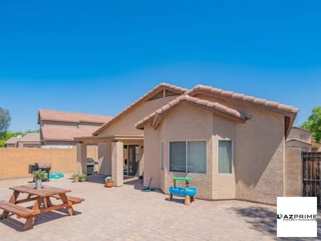 Building Photo - Furnished house available for rent