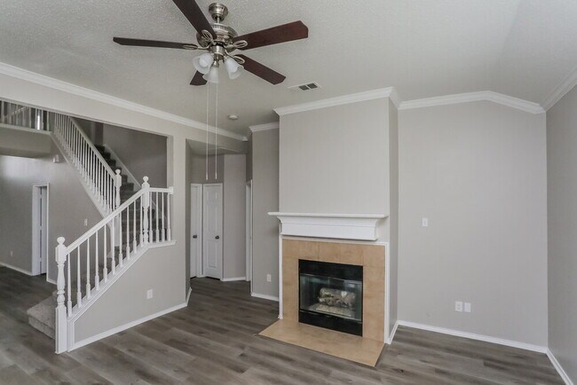 Building Photo - 1204 Quincy Dr