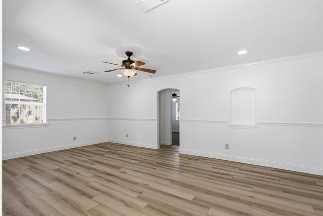 Building Photo - 1418 Thomas Ave