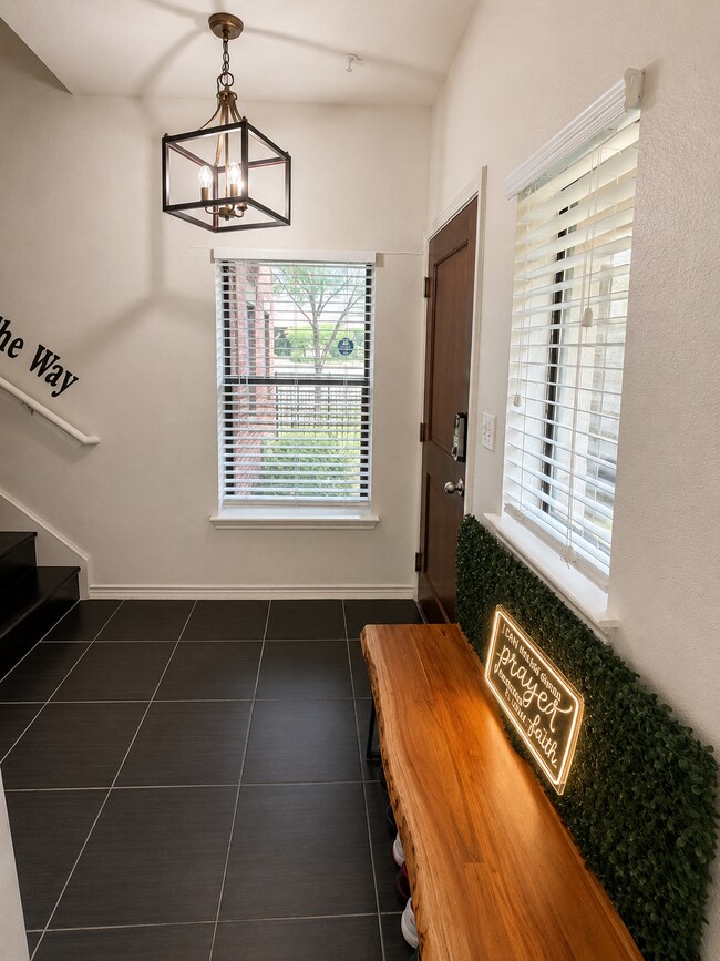 Foto del edificio - 1205 Beaconsfield Ln