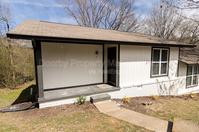 Foto del edificio - 903 Forest Dale Ln
