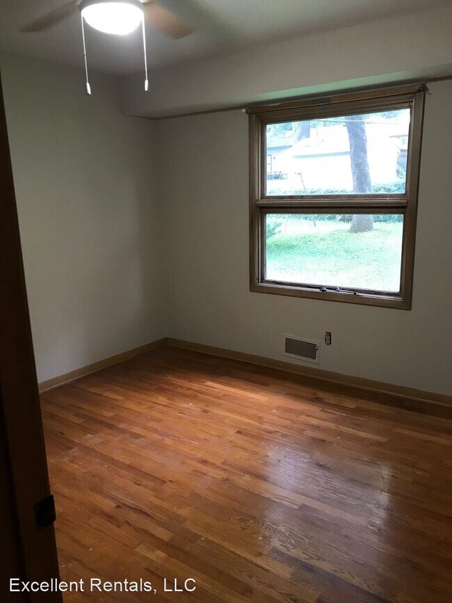 Building Photo - 3 br, 2 bath House - 7239 Newton