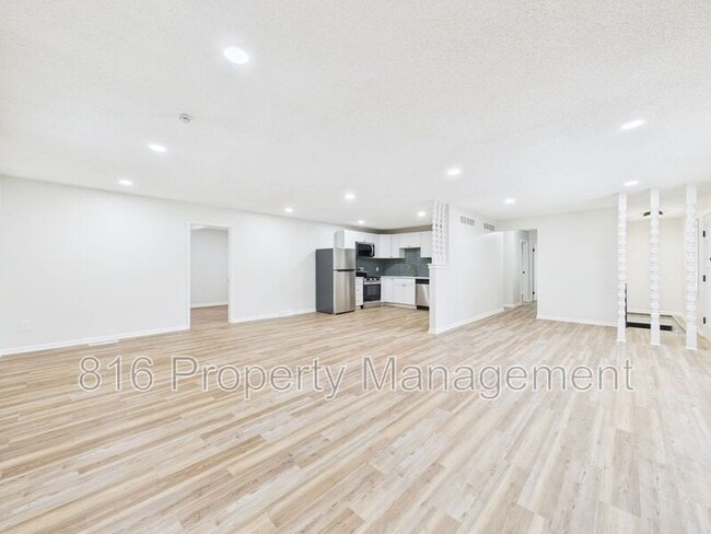 Foto del edificio - 8215 Ruskin Way