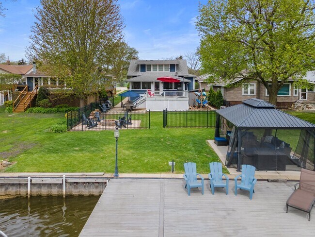 Foto del edificio - 2405 Grove Ln