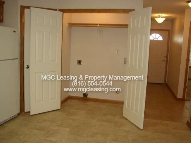 Building Photo - 466-468 Kreisel Dr