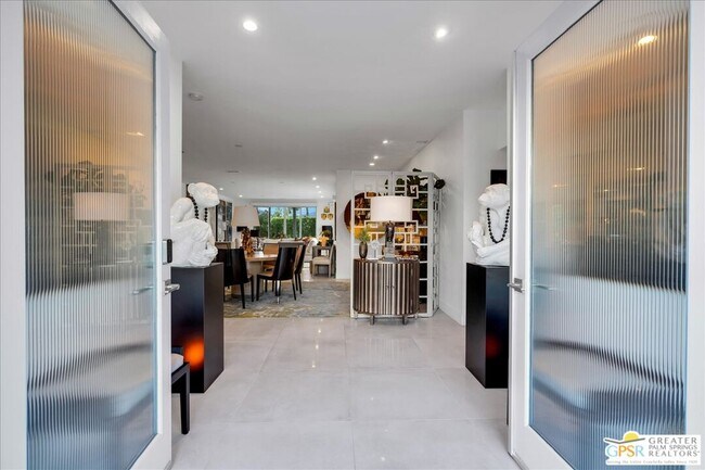 Foto del edificio - 605 E Sierra Way