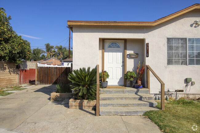 Building Photo - 9726 Mercedes Ave