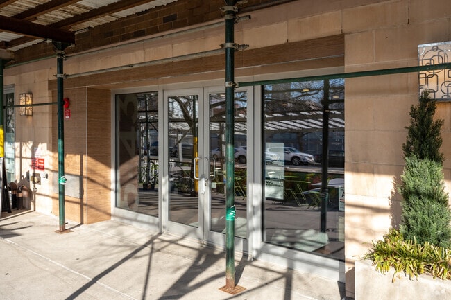 Building Photo - Solarium