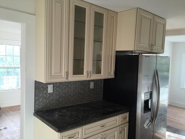 Foto del edificio - 700 Upland Rd