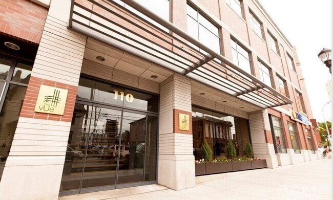 Building Photo - 110 Somerset St Unit 2109