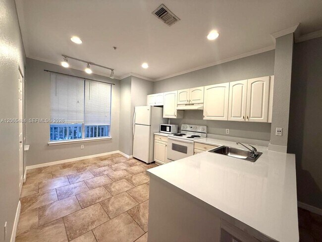 Foto del edificio - 860 N Orange Ave
