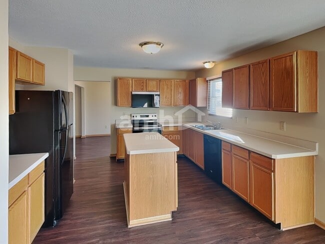 Building Photo - 395 Belfair Dr