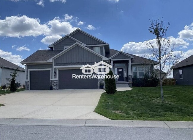 Building Photo - 548 SE Colonial Dr